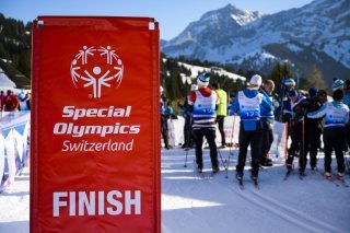 Des personnes participent aux National Winter Games Villars 2020 sur les pistes de ski le jeudi 23 janvier 2020 a Villars. Plus de 600 sportives et sportifs prennent part aux National Winter Games Villars 2020 a Villars-sur-Ollon. Ces jeux sont organises par Special Olympics, qui est le plus grand mouvement sportif mondial pour les personnes en situation de handicap mental. (KEYSTONE/Leandre Duggan)